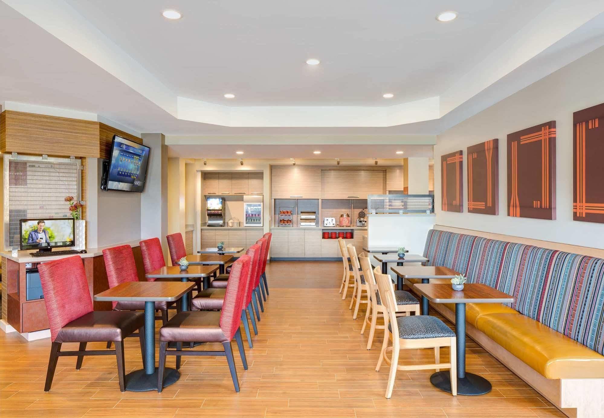 Towneplace Suites By Marriott Ames Kültér fotó
